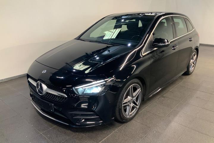 Sort Mercedes B200 d fra 2022 set udefra