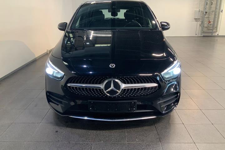 Sort Mercedes B200 d fra 2022