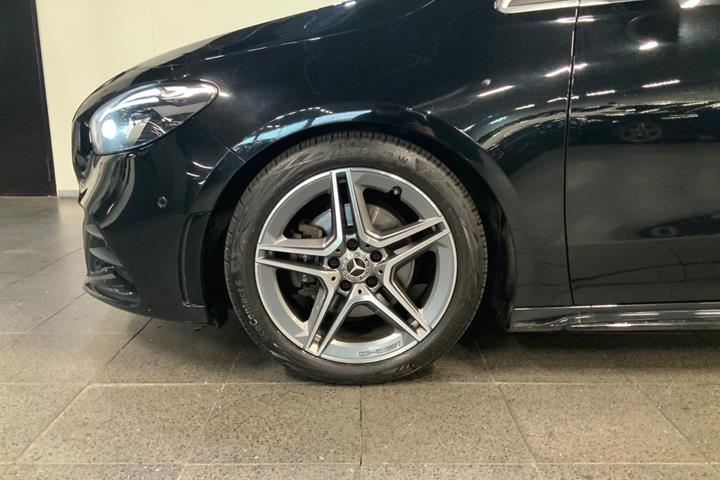 Sort Mercedes B200 d fra 2022