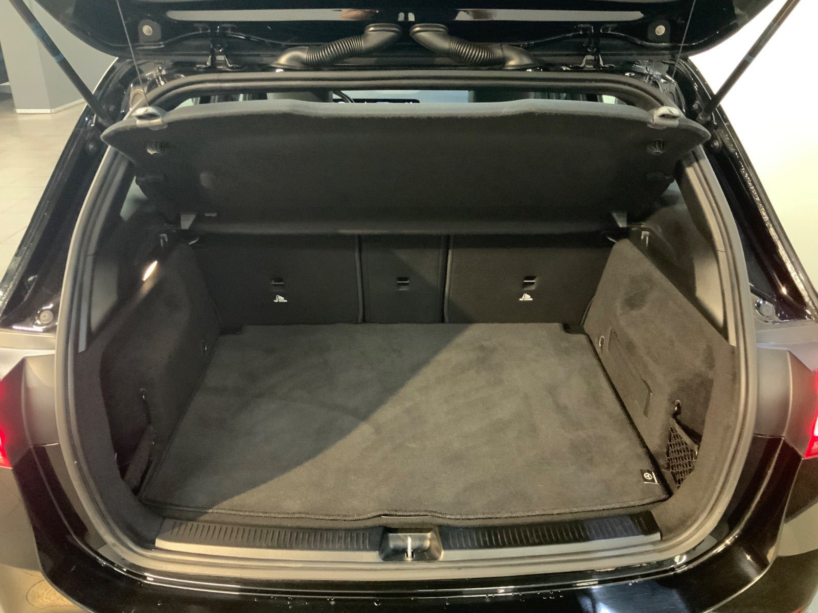 Sort Mercedes B200 d fra 2022