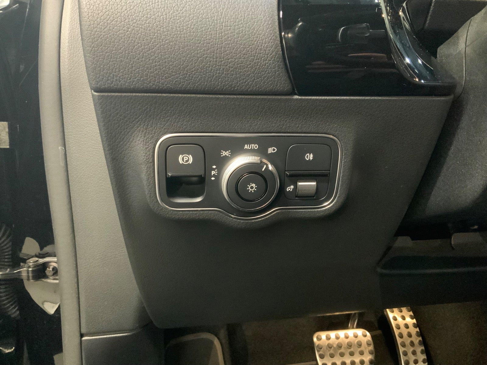 Sort Mercedes B200 d fra 2022