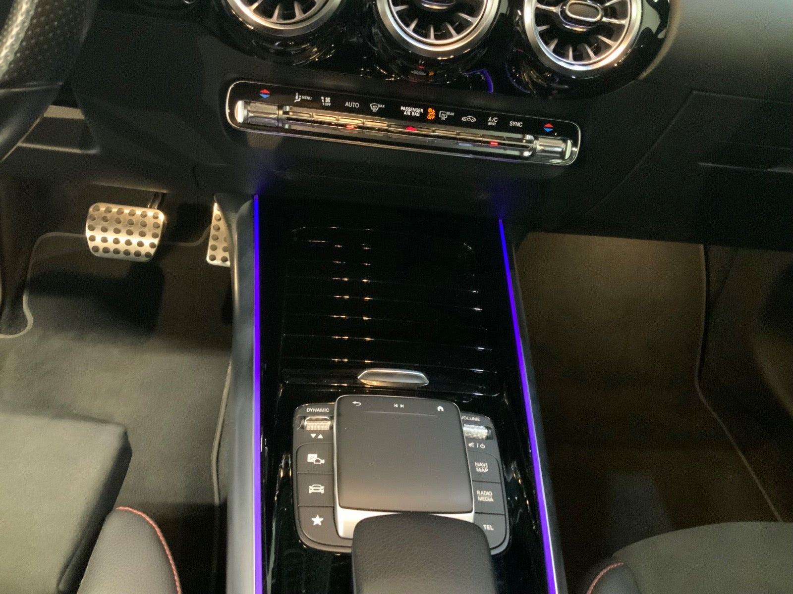 Sort Mercedes B200 d fra 2022