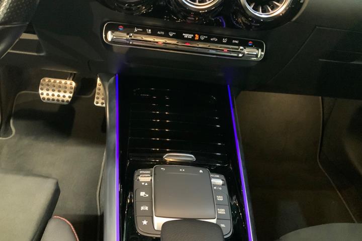 Sort Mercedes B200 d fra 2022