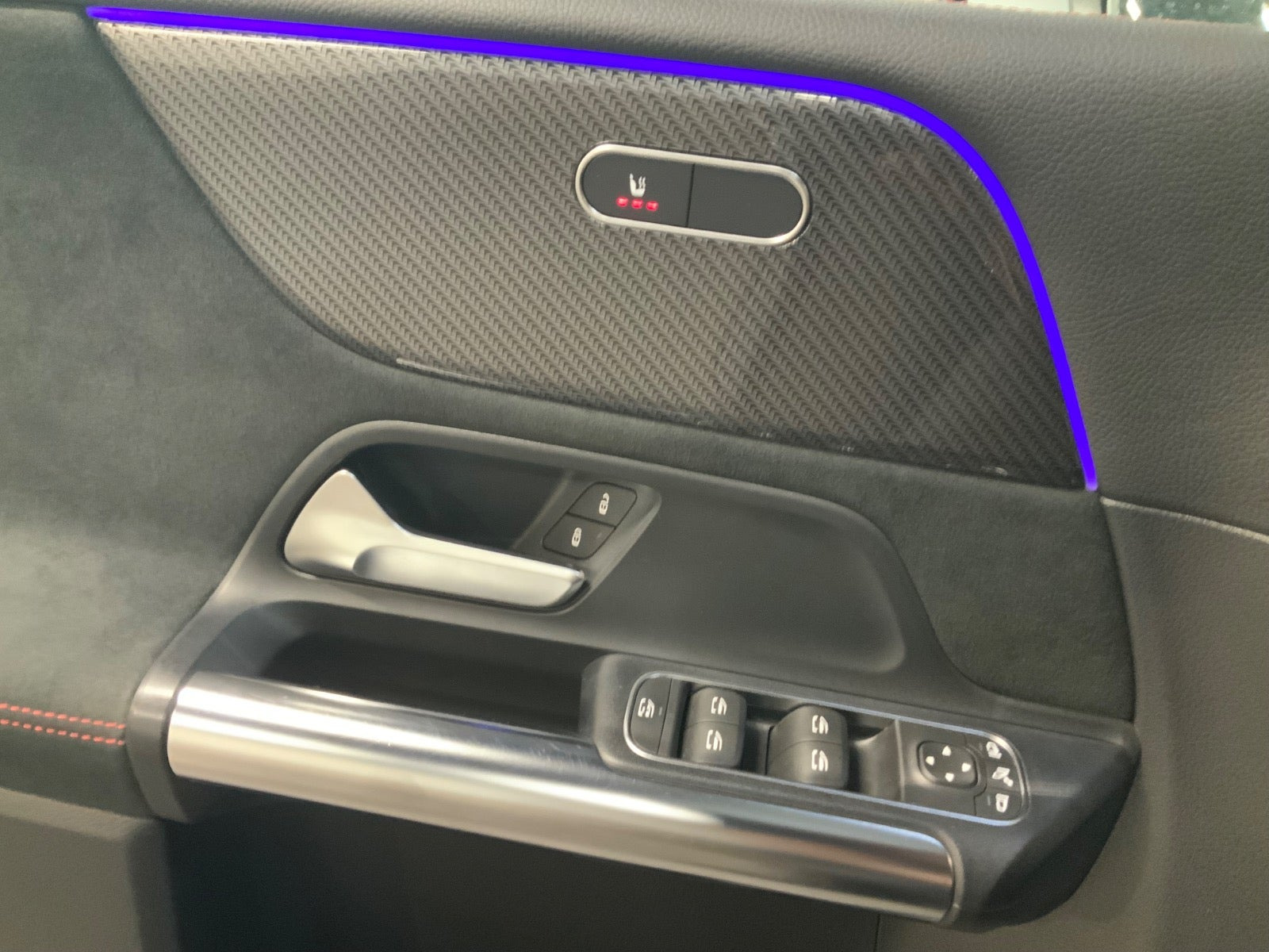 Sort Mercedes B200 d fra 2022
