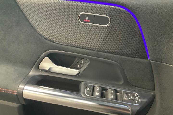 Sort Mercedes B200 d fra 2022