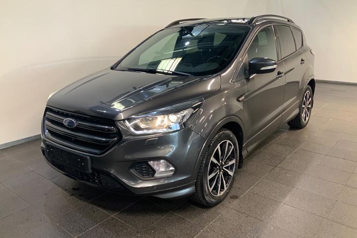 Grå Ford Kuga fra 2018 set udefra