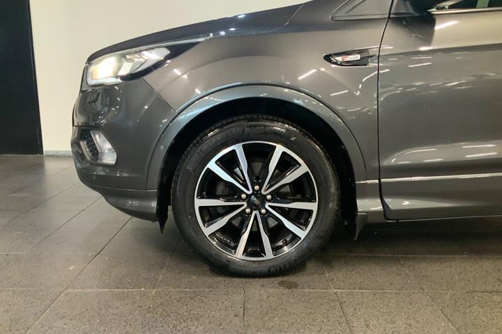 Grå Ford Kuga fra 2018