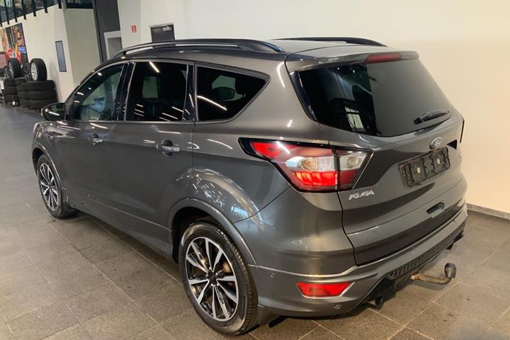 Grå Ford Kuga fra 2018