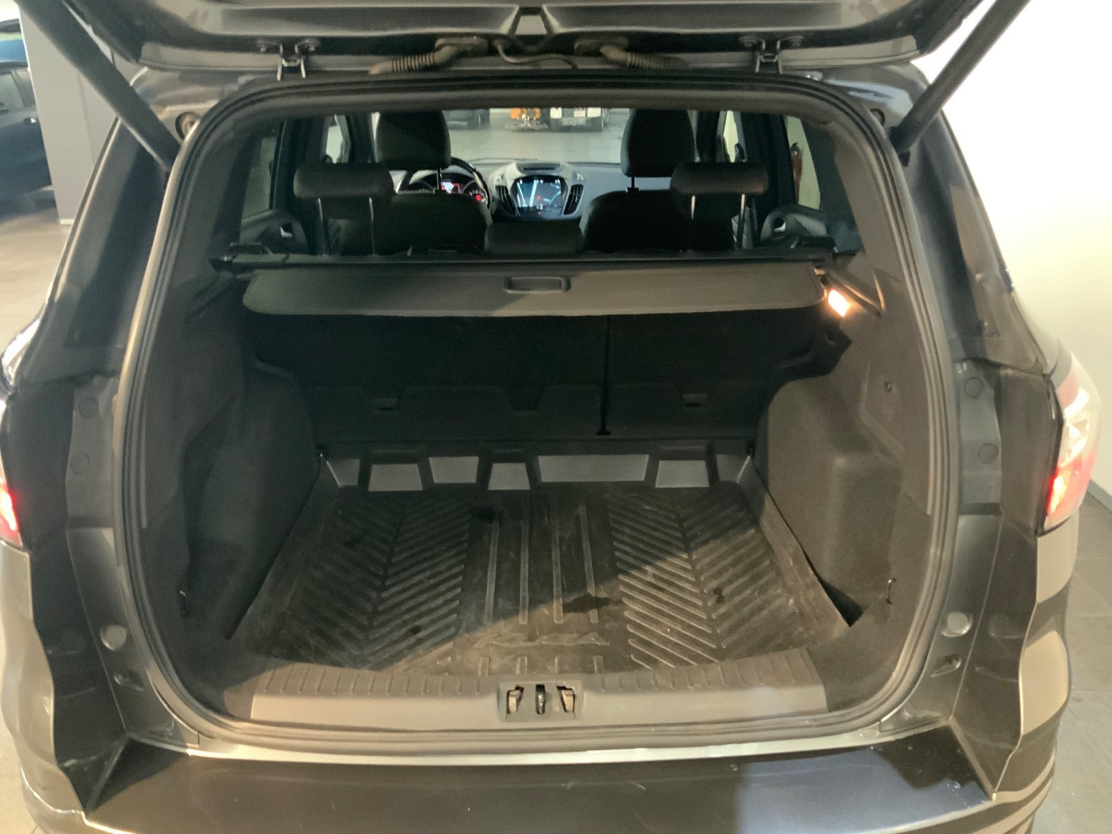 Grå Ford Kuga fra 2018