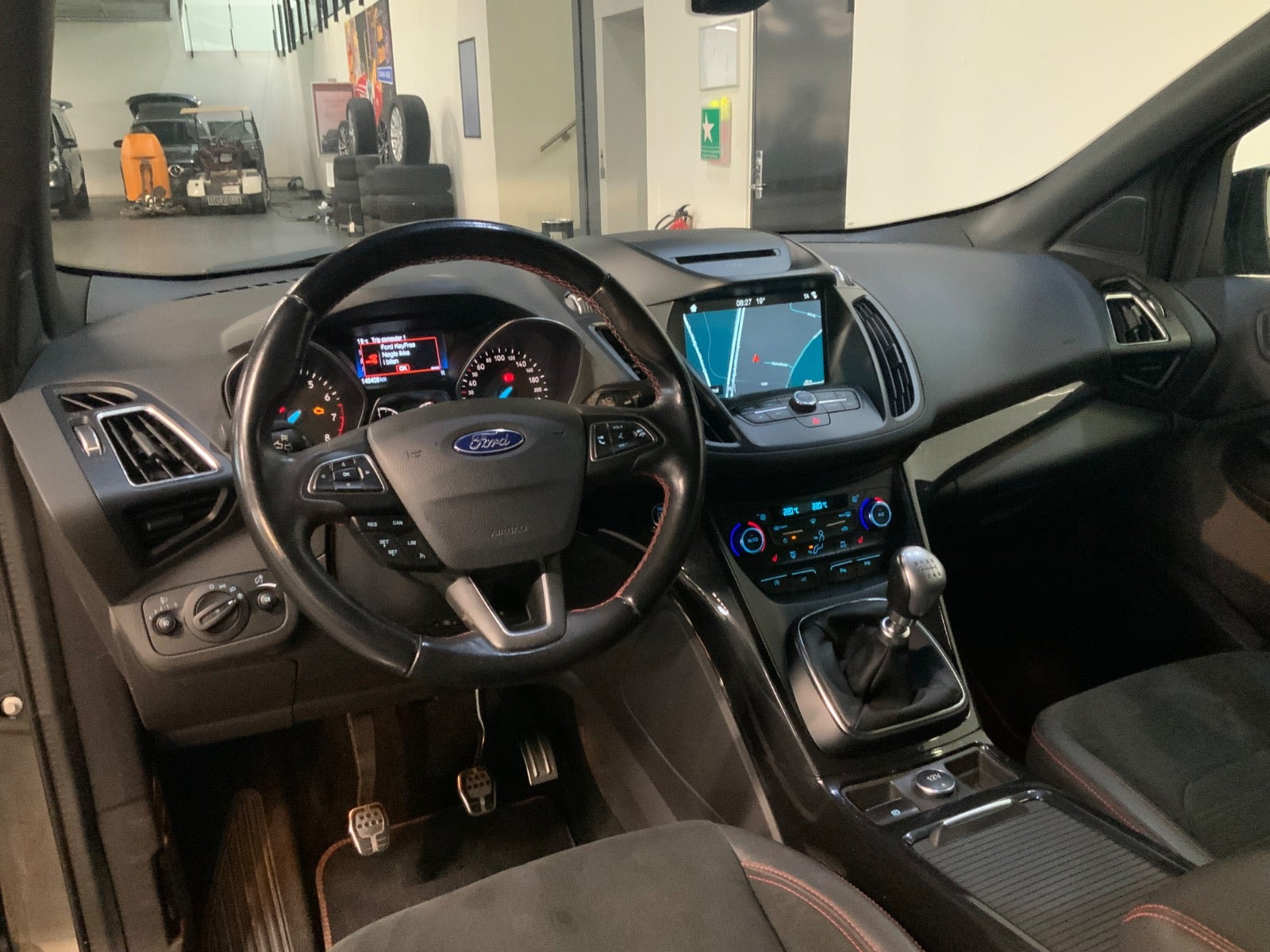Grå Ford Kuga fra 2018
