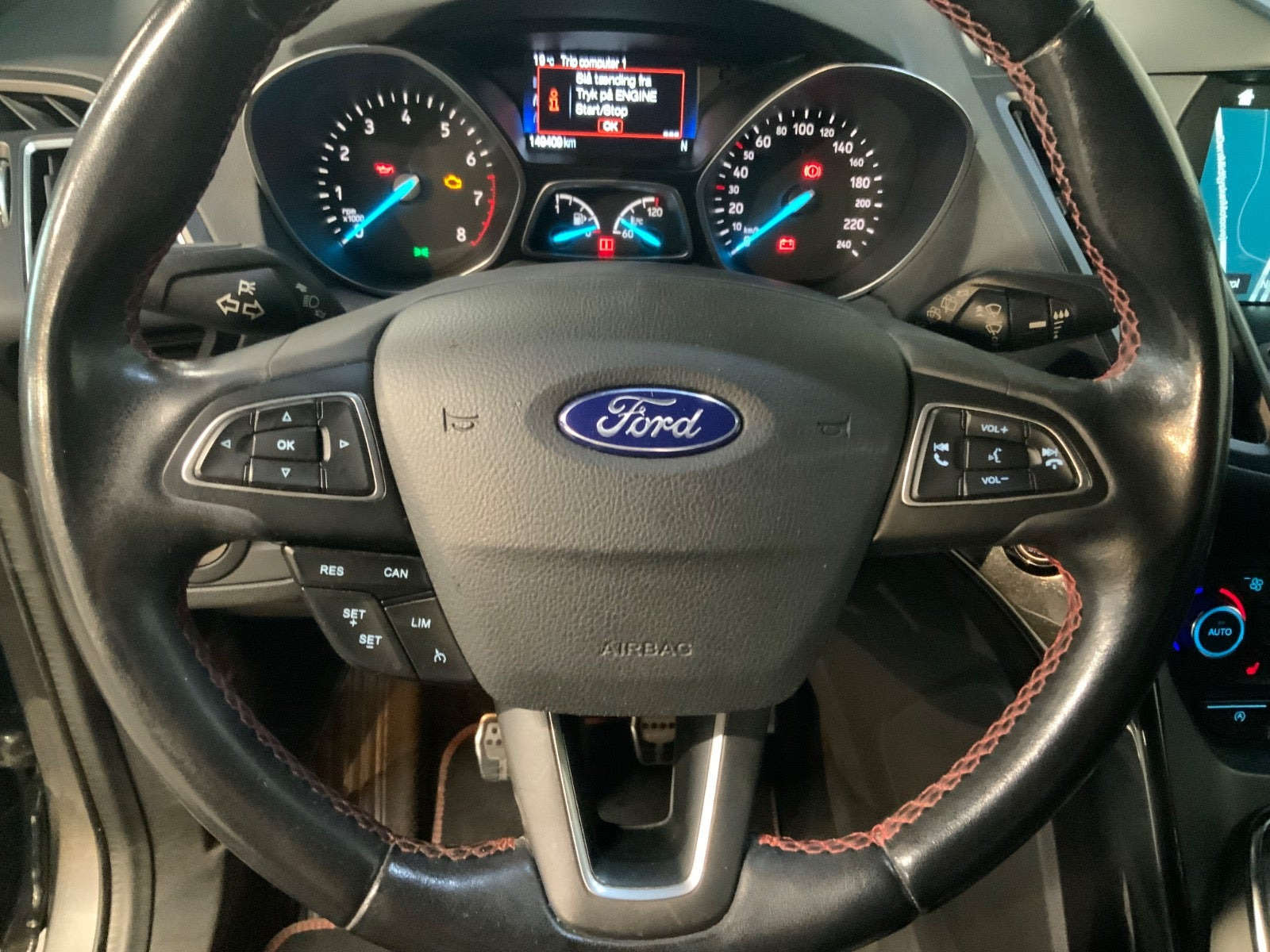 Grå Ford Kuga fra 2018