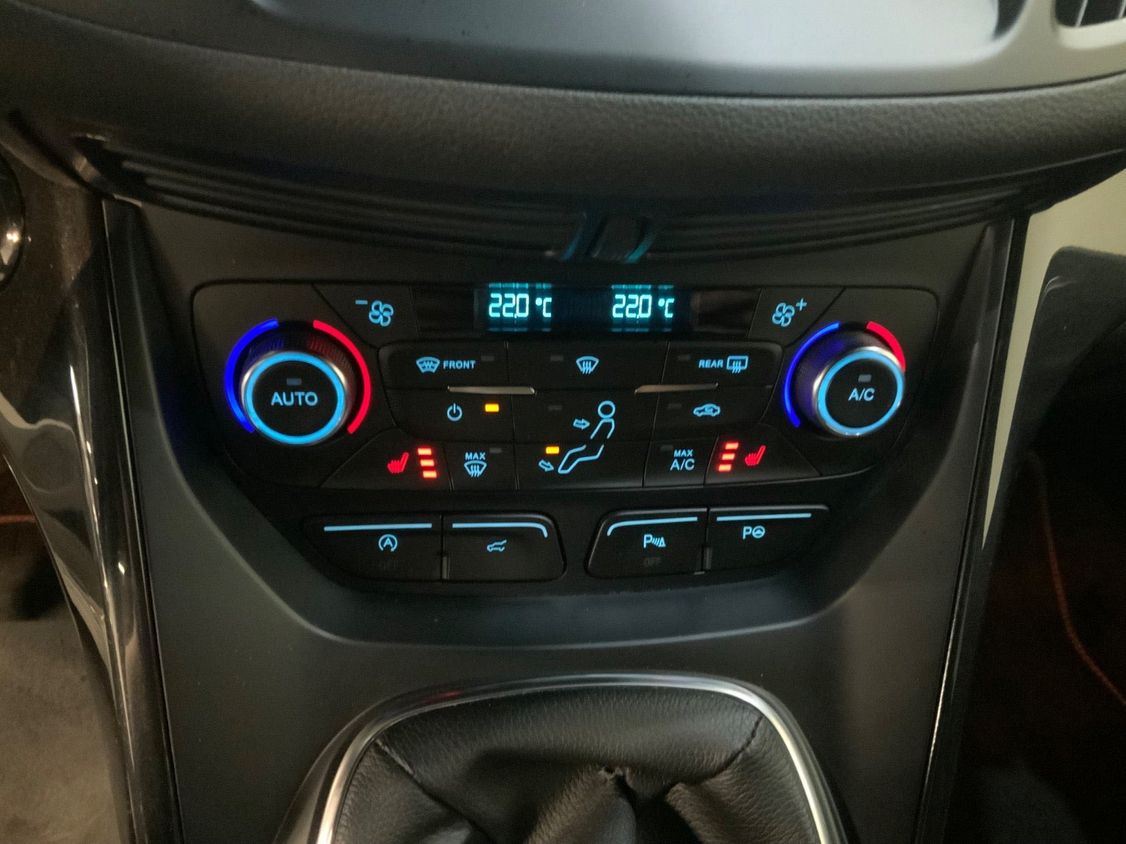 Grå Ford Kuga fra 2018