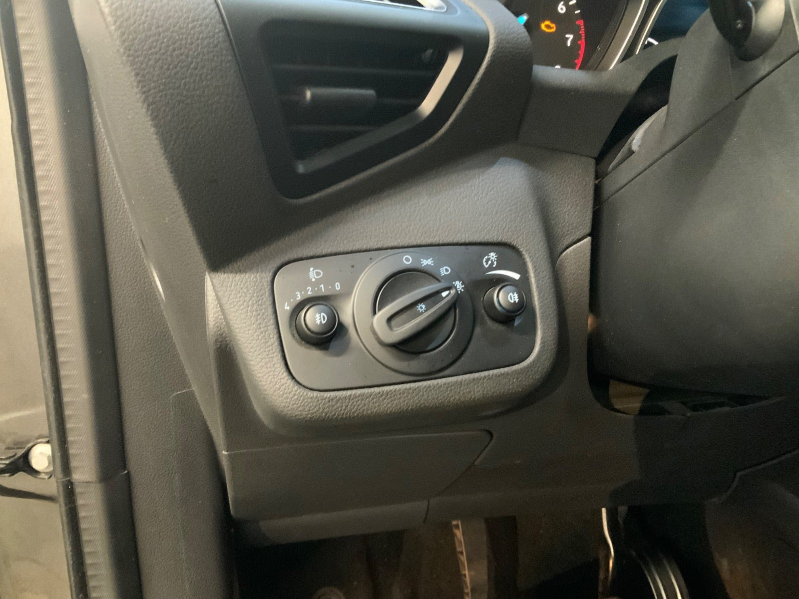 Grå Ford Kuga fra 2018