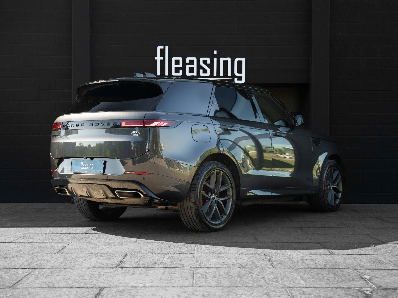 Grå Land Rover Range Rover sport fra 2022