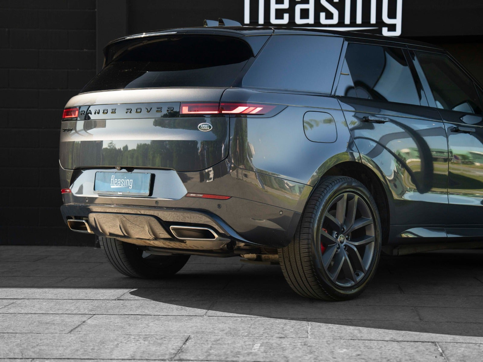 Grå Land Rover Range Rover sport fra 2022
