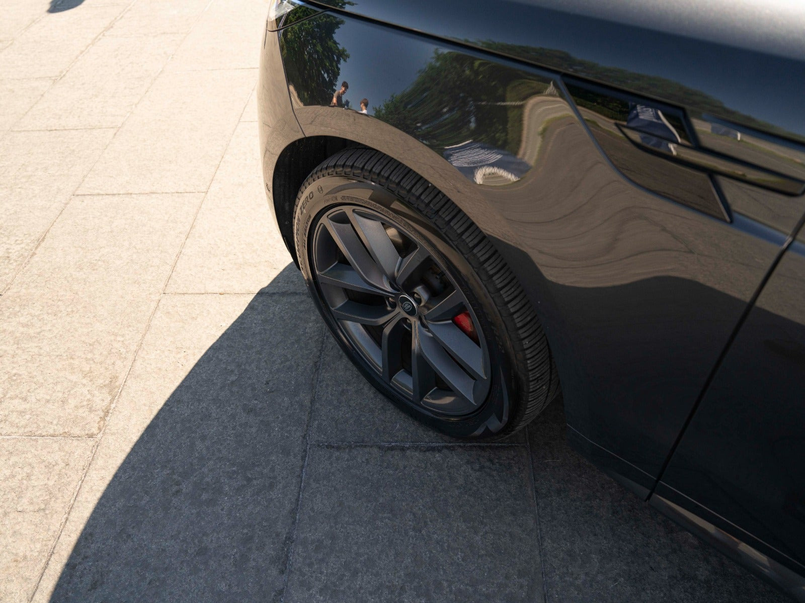 Grå Land Rover Range Rover sport fra 2022
