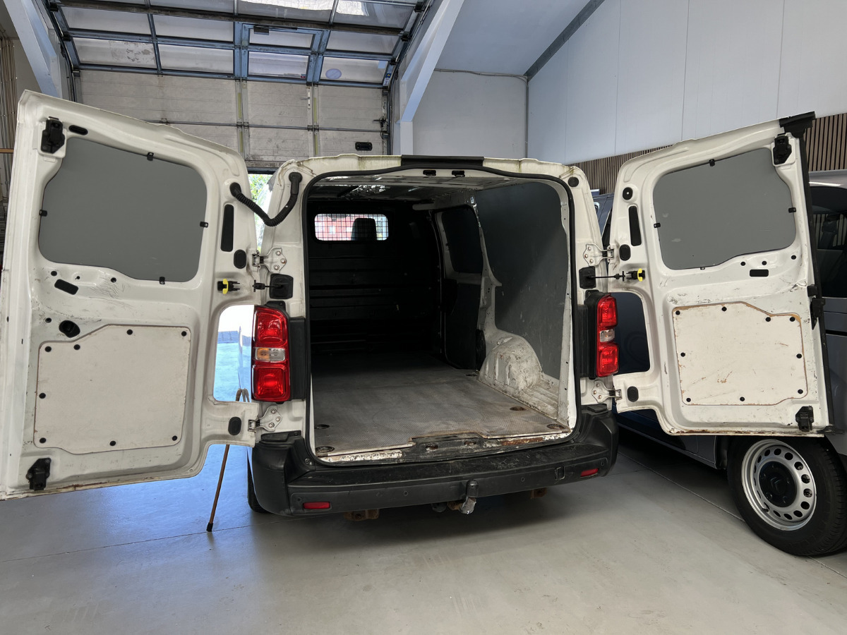 Hvid Toyota ProAce fra 2018