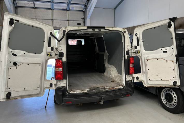 Hvid Toyota ProAce fra 2018