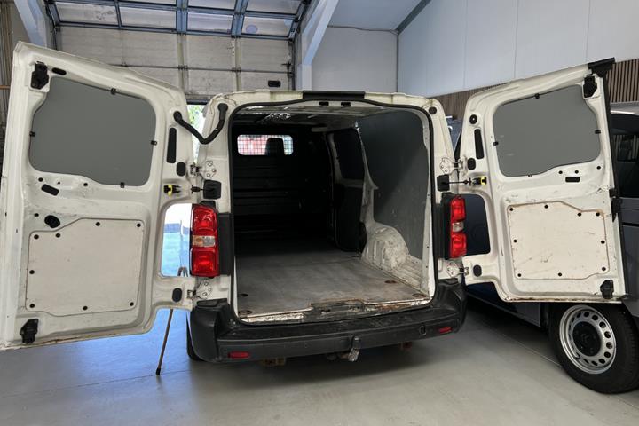 Hvid Toyota ProAce fra 2018