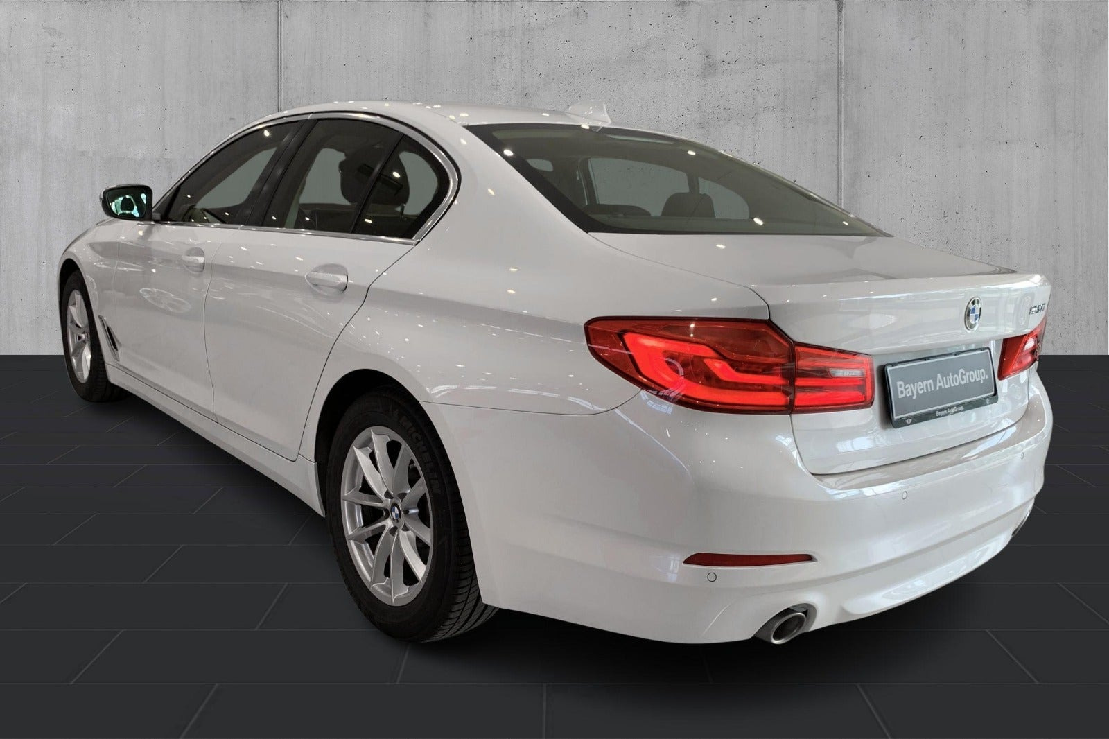 Hvid BMW 520i fra 2019