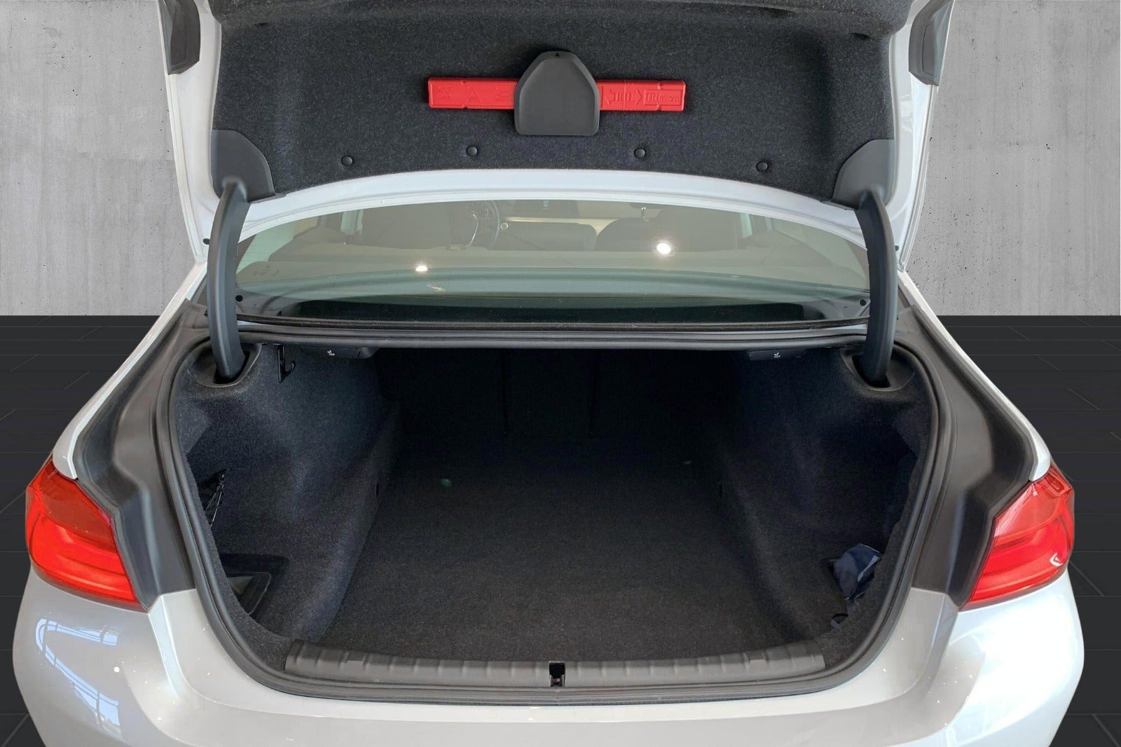 Hvid BMW 520i fra 2019