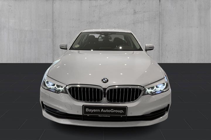 Hvid BMW 520i fra 2019