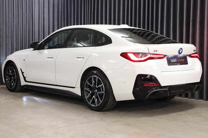 Hvid BMW i4 fra 2023