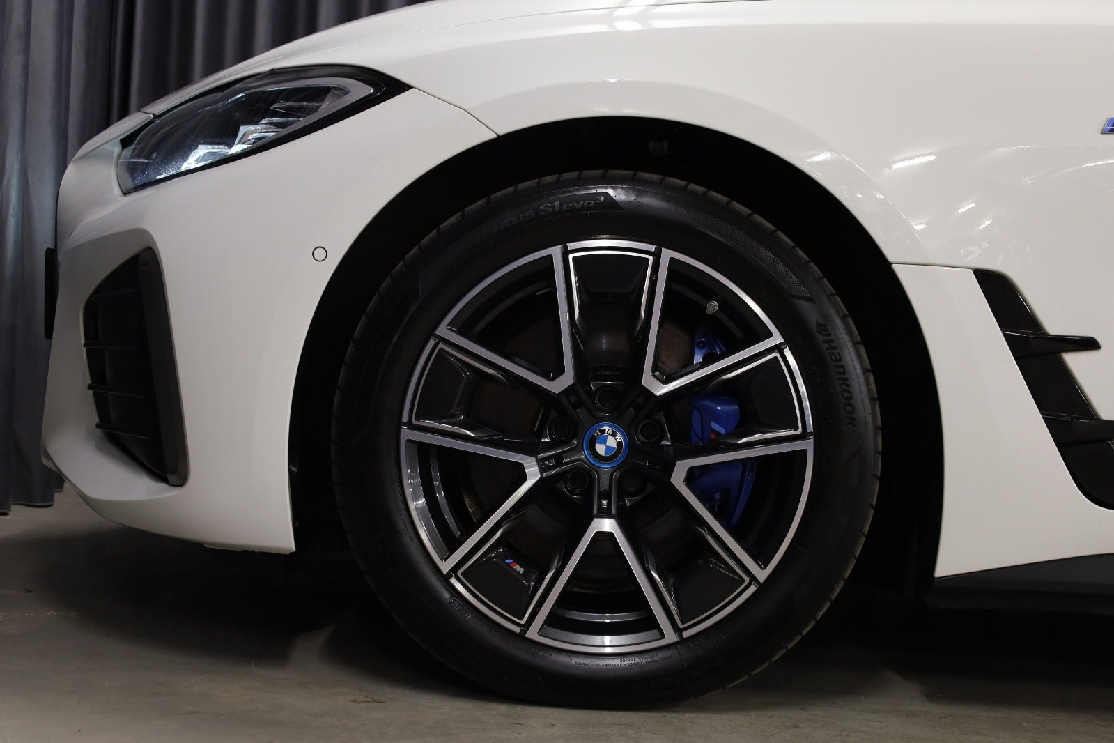 Hvid BMW i4 fra 2023