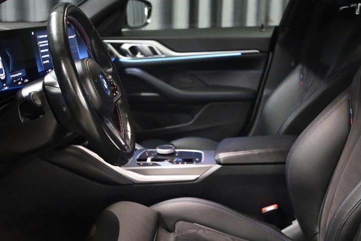 Hvid BMW i4 fra 2023