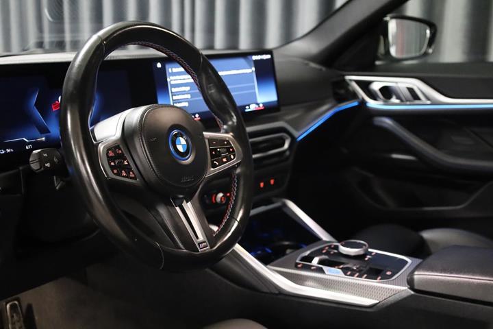 Hvid BMW i4 fra 2023
