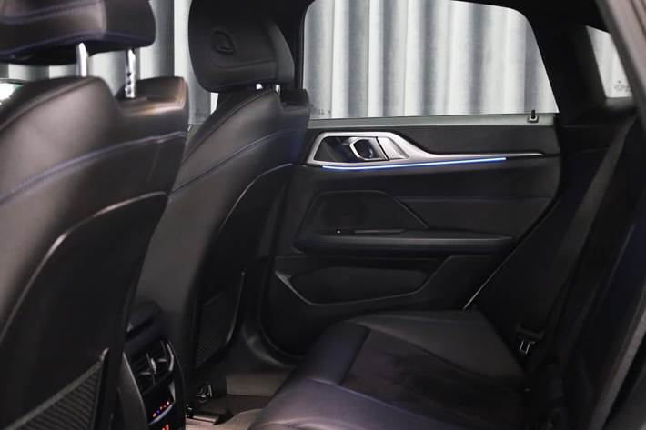 Hvid BMW i4 fra 2023