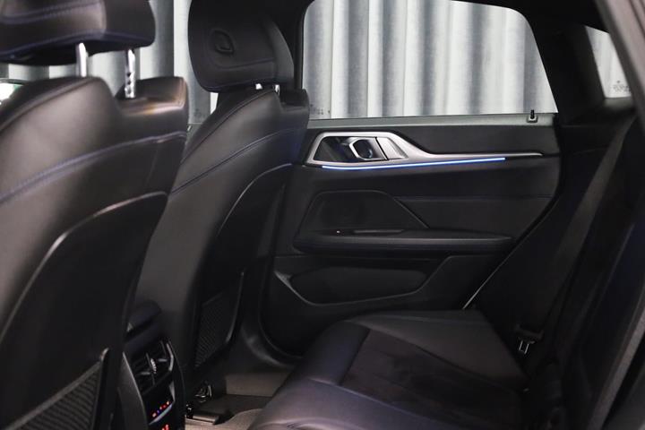 Hvid BMW i4 fra 2023