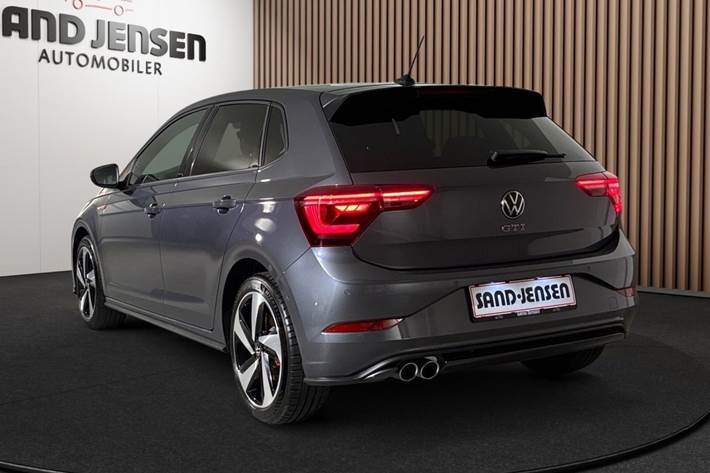 Grå VW Polo fra 2024