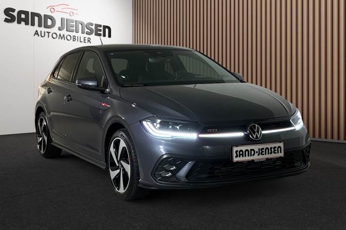 Grå VW Polo fra 2024