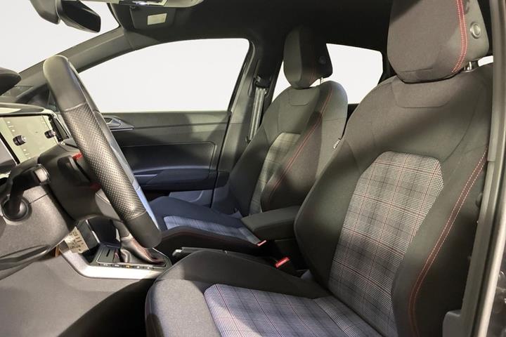 Grå VW Polo fra 2024