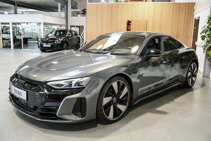 Grå Audi e-tron GT fra 2023