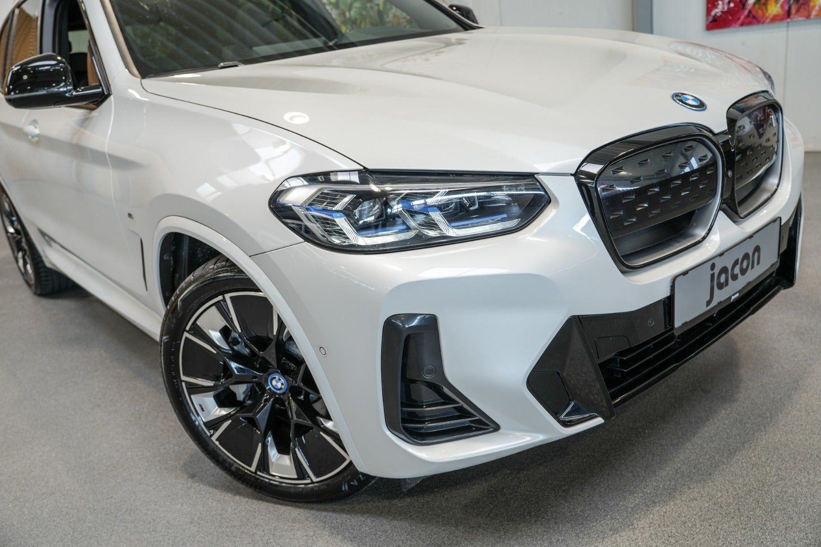 Hvid BMW iX3 fra 2023
