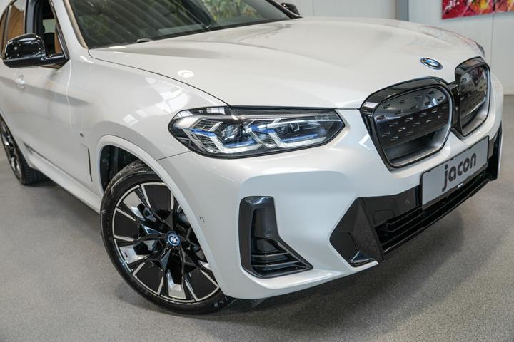 Hvid BMW iX3 fra 2023