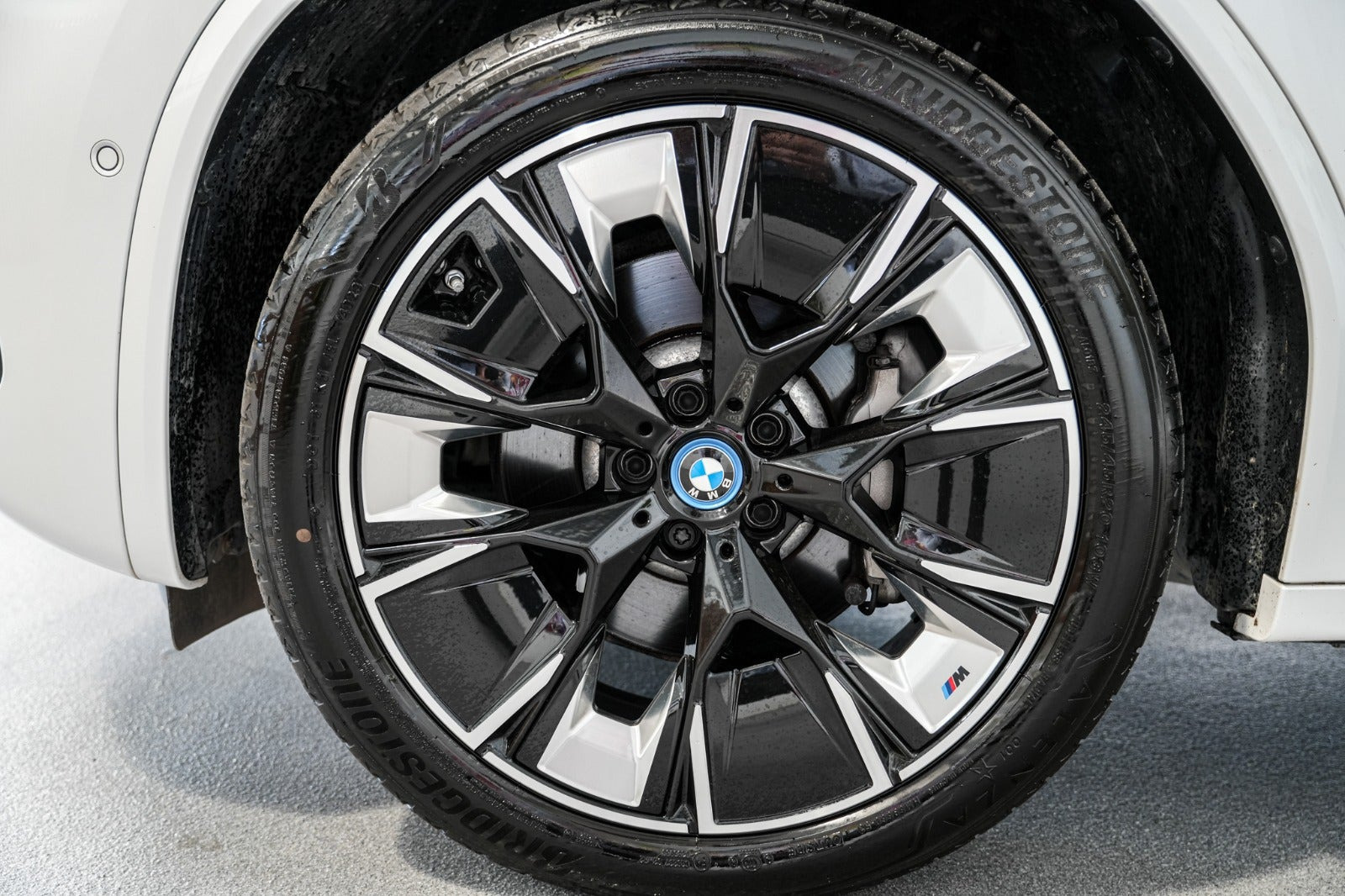 Hvid BMW iX3 fra 2023