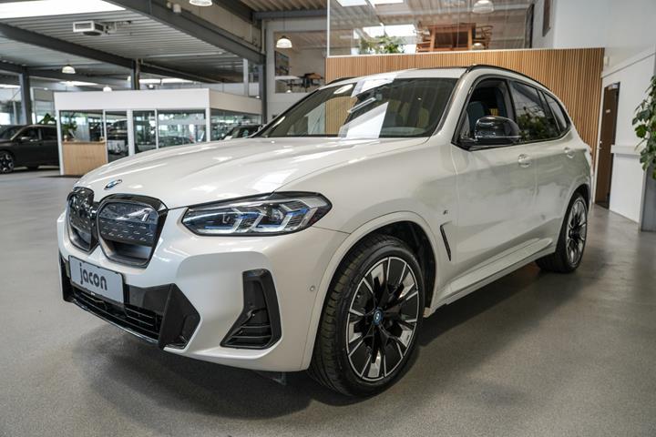 Hvid BMW iX3 fra 2023
