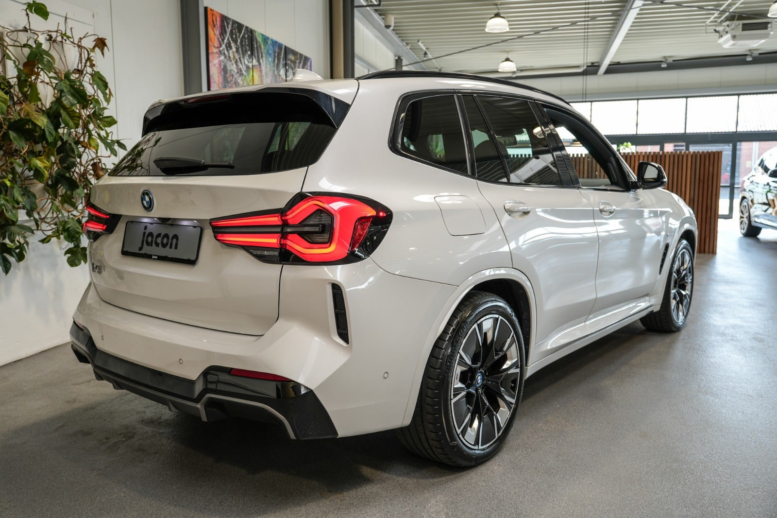 Hvid BMW iX3 fra 2023