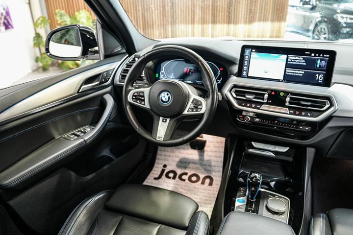 Hvid BMW iX3 fra 2023