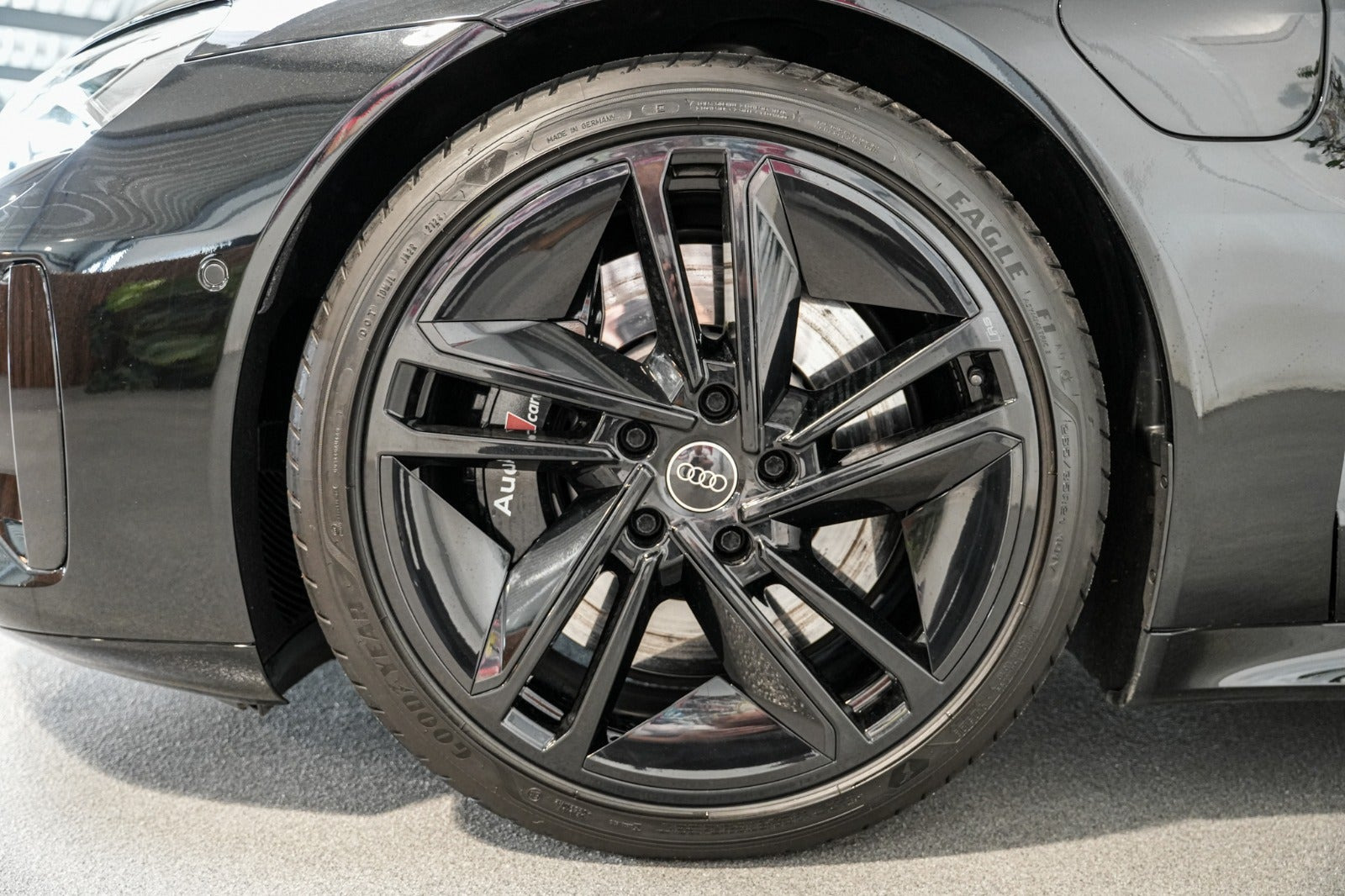 Sort Audi e-tron GT fra 2023