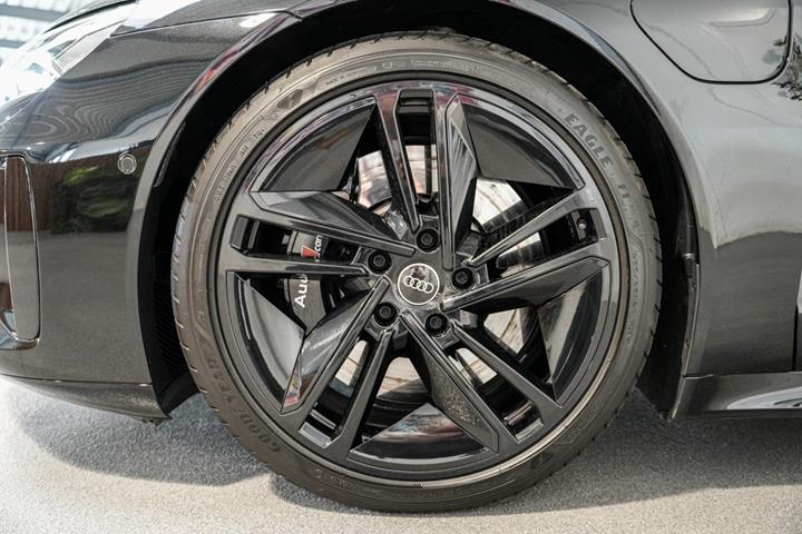 Sort Audi e-tron GT fra 2023
