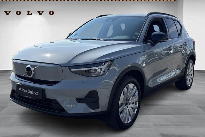 Grå Volvo EX40 fra 2024 set udefra