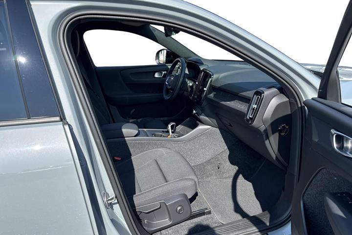 Grå Volvo EX40 fra 2024