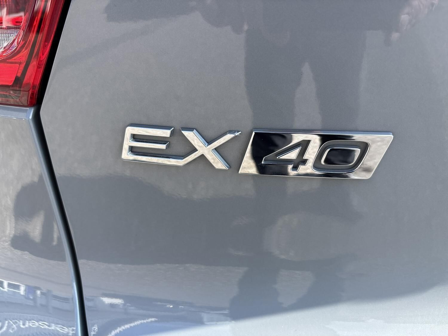 Grå Volvo EX40 fra 2024