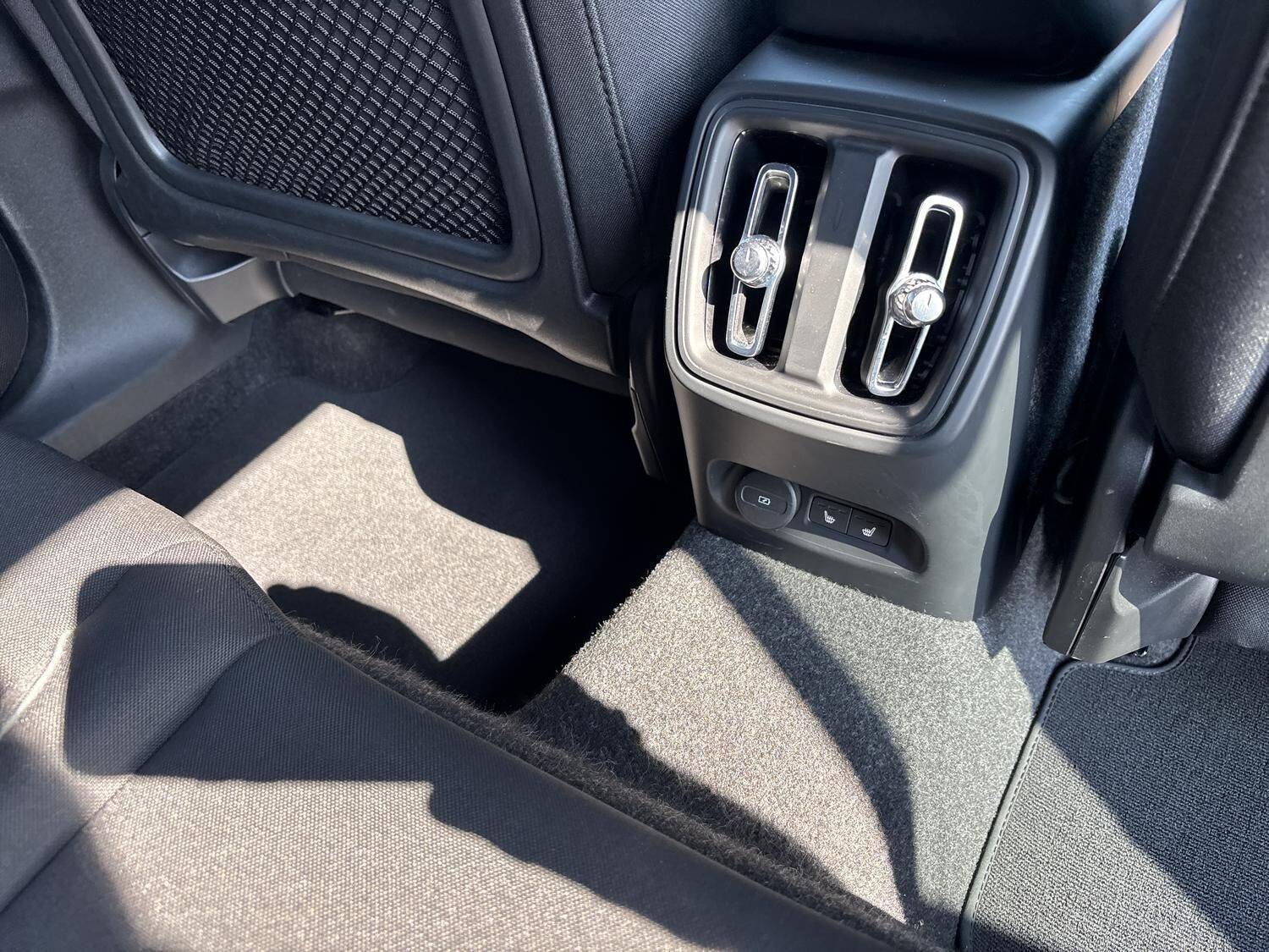 Grå Volvo EX40 fra 2024