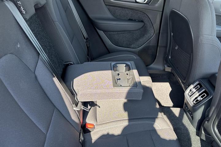 Grå Volvo EX40 fra 2024