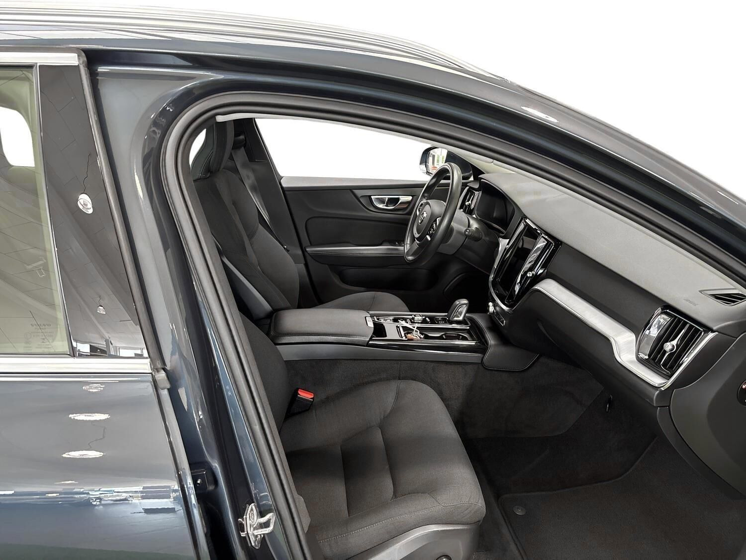 Blå Volvo V60 fra 2021